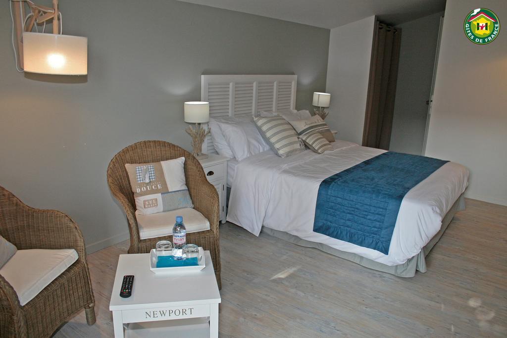 Le Clos Du Miroir Courset Phòng bức ảnh