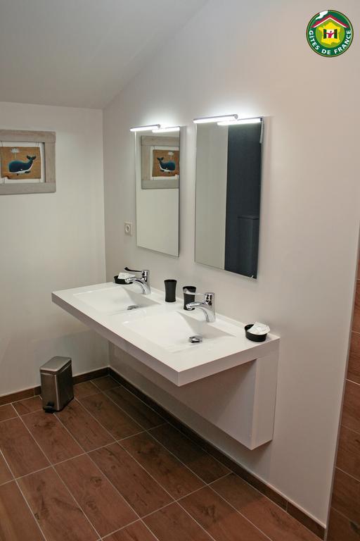Le Clos Du Miroir Courset Phòng bức ảnh
